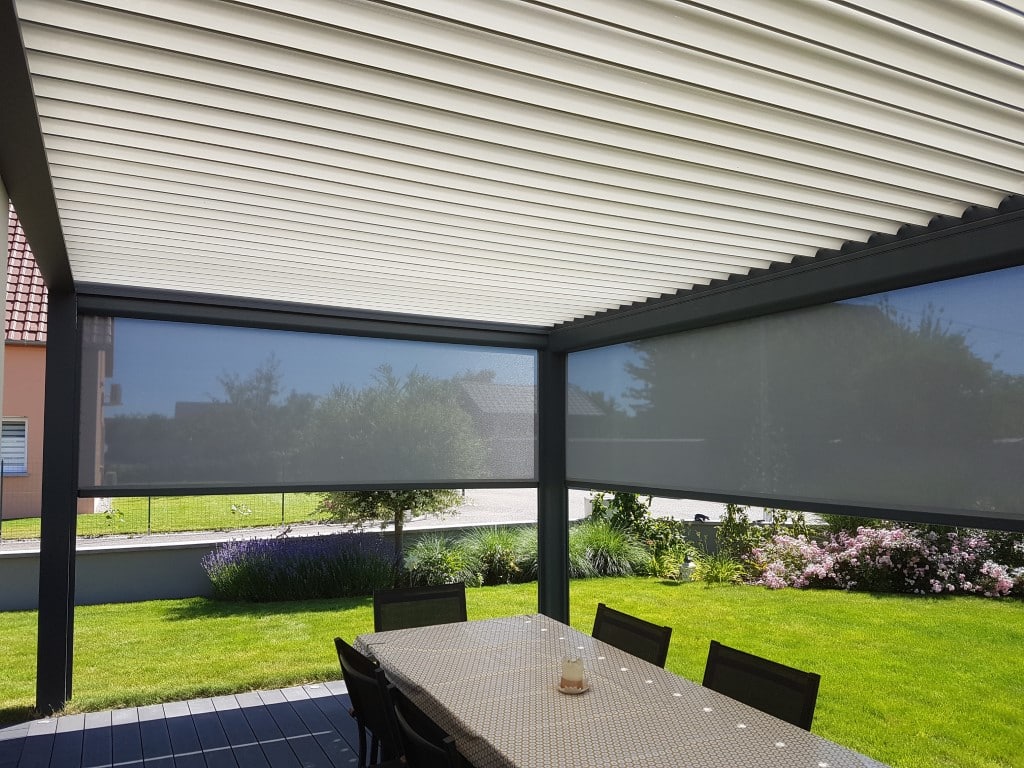 pergola bioclimatique aluminium PAC'ABRIS ouverte sur terrasse