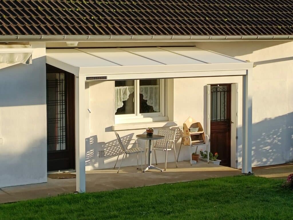 pergola toit fixe aluminium PAC'ABRIS installée sur terrasse
