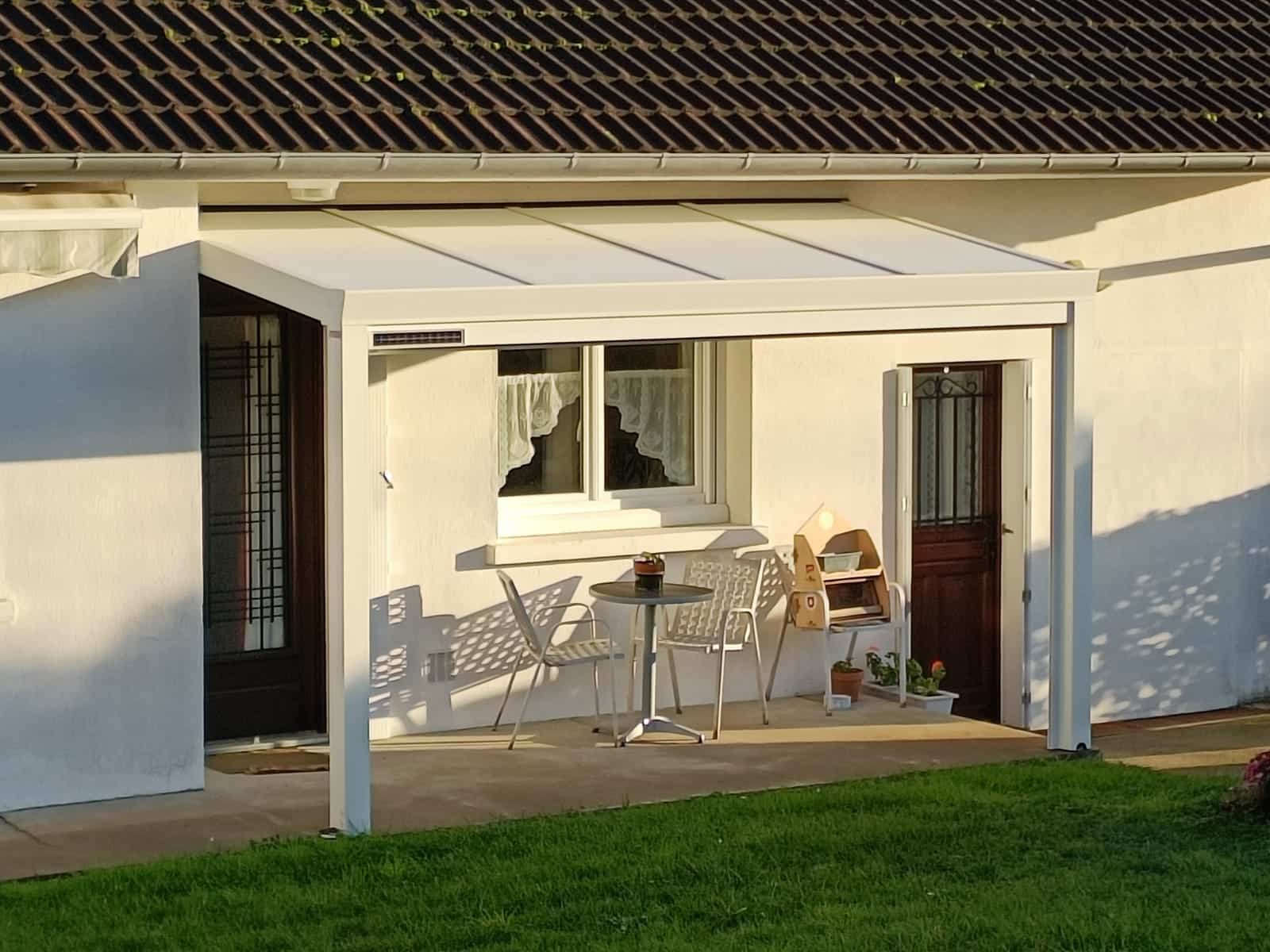 pergola toit fixe aluminium PAC'ABRIS installée sur terrasse